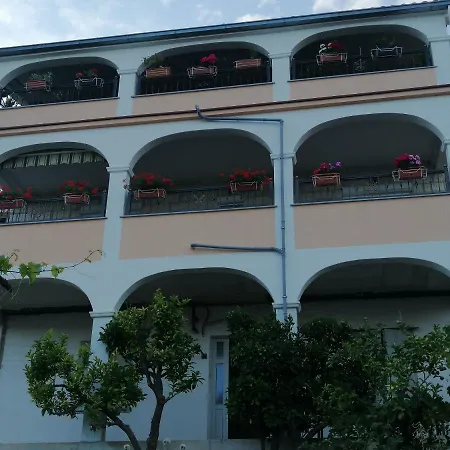 Apartment Libetrogir *